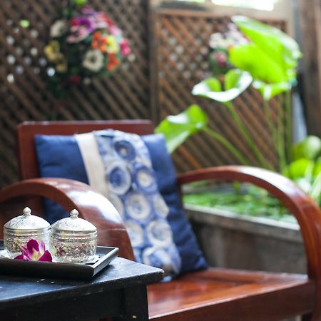 Laksameenarai Guesthouse - Hostel/Backpacker Accommodation Bangkok Exterior photo