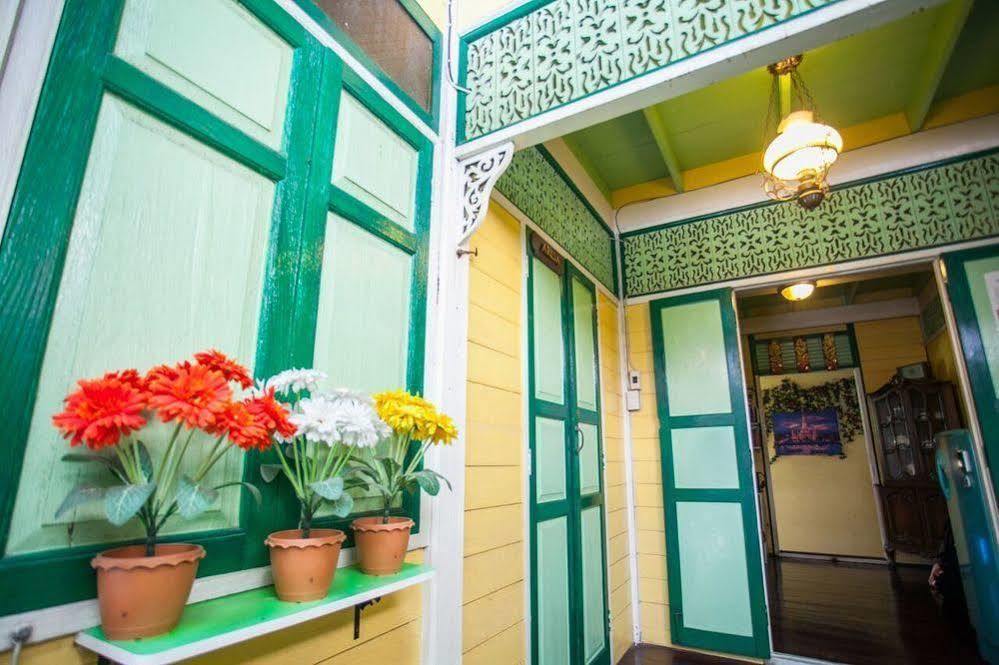 Laksameenarai Guesthouse - Hostel/Backpacker Accommodation Bangkok Exterior photo
