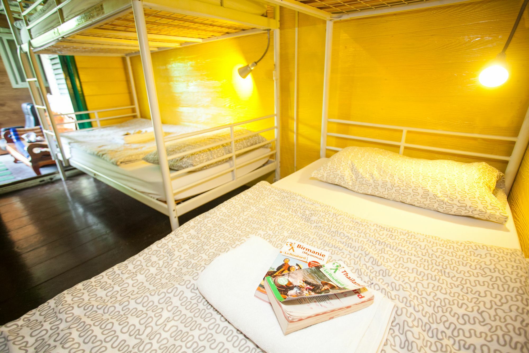 Laksameenarai Guesthouse - Hostel/Backpacker Accommodation Bangkok Exterior photo