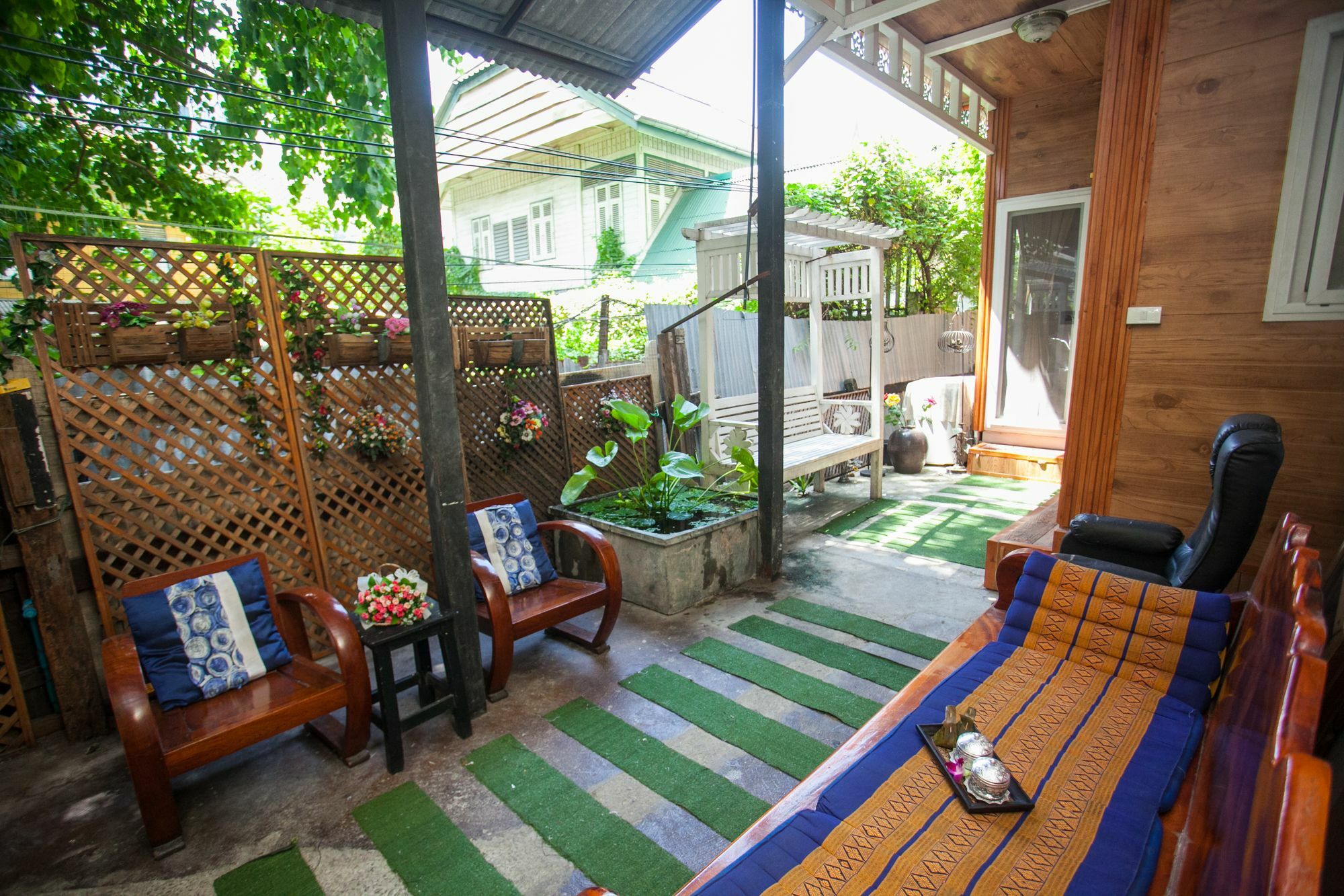 Laksameenarai Guesthouse - Hostel/Backpacker Accommodation Bangkok Exterior photo