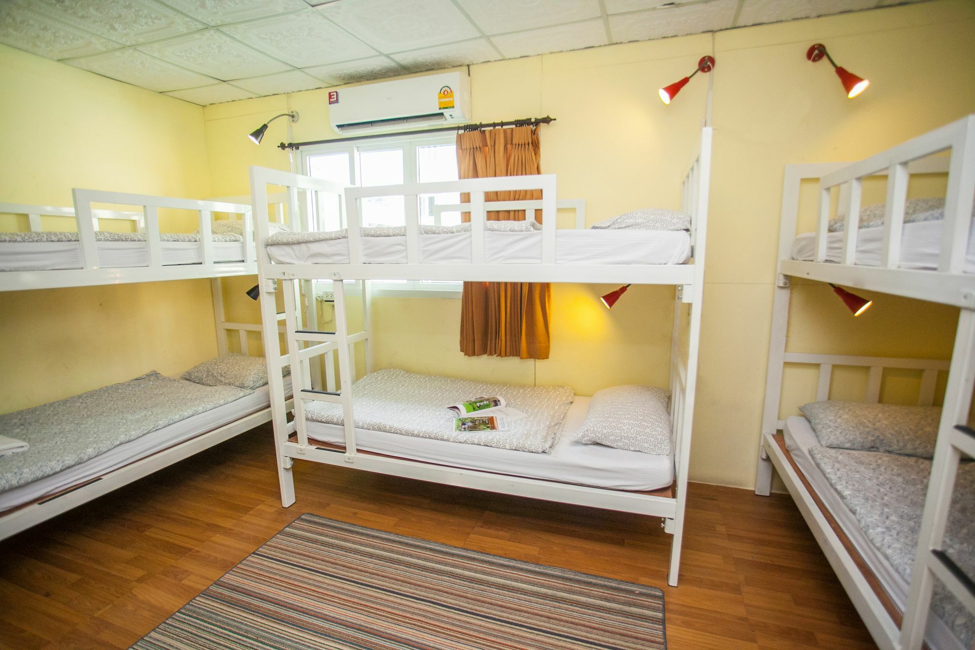 Laksameenarai Guesthouse - Hostel/Backpacker Accommodation Bangkok Exterior photo