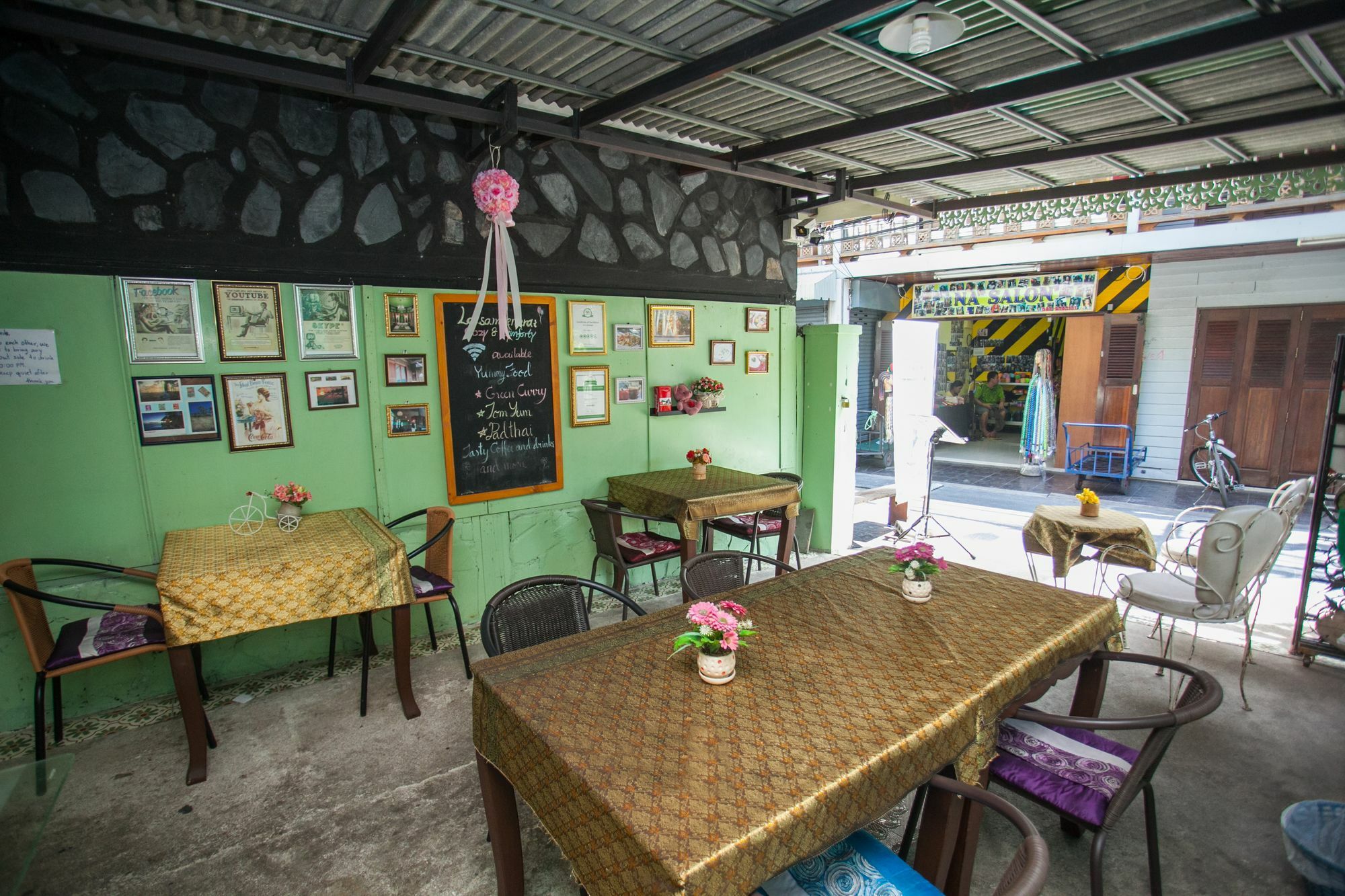 Laksameenarai Guesthouse - Hostel/Backpacker Accommodation Bangkok Exterior photo